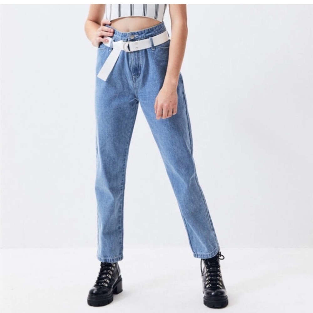 - Belted Highrise Jeans Size 32 Waist NWT
